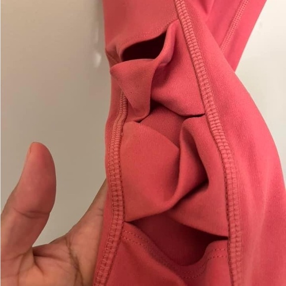 Leggings News - Picture 2 of 2